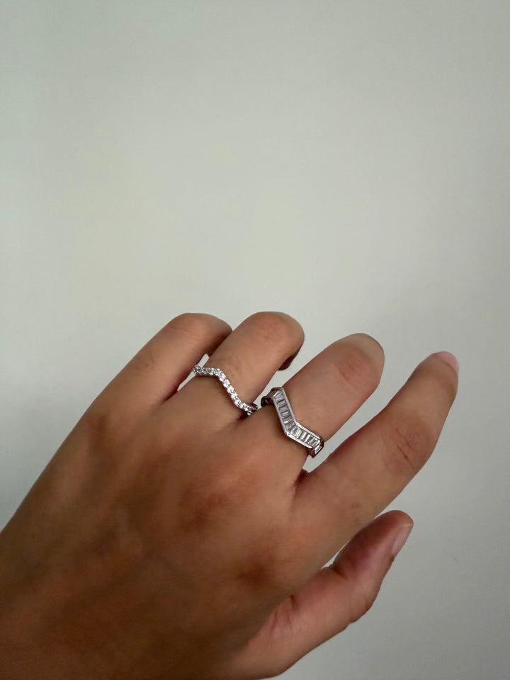 Zig zag diamond ring