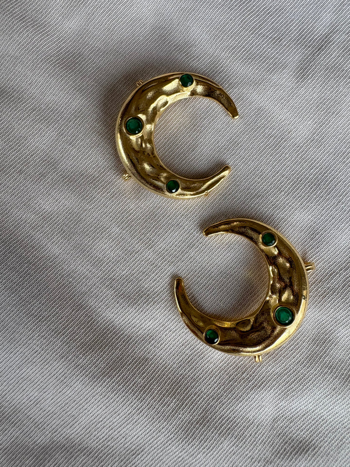 Midnight clasp ear cuff