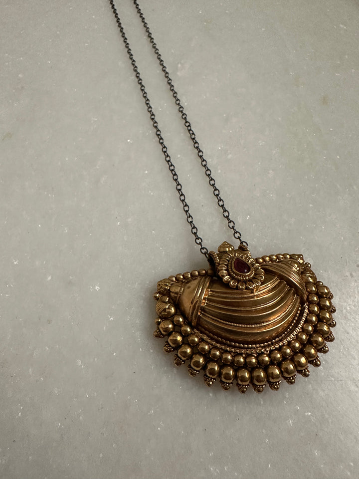 Antique motif necklace