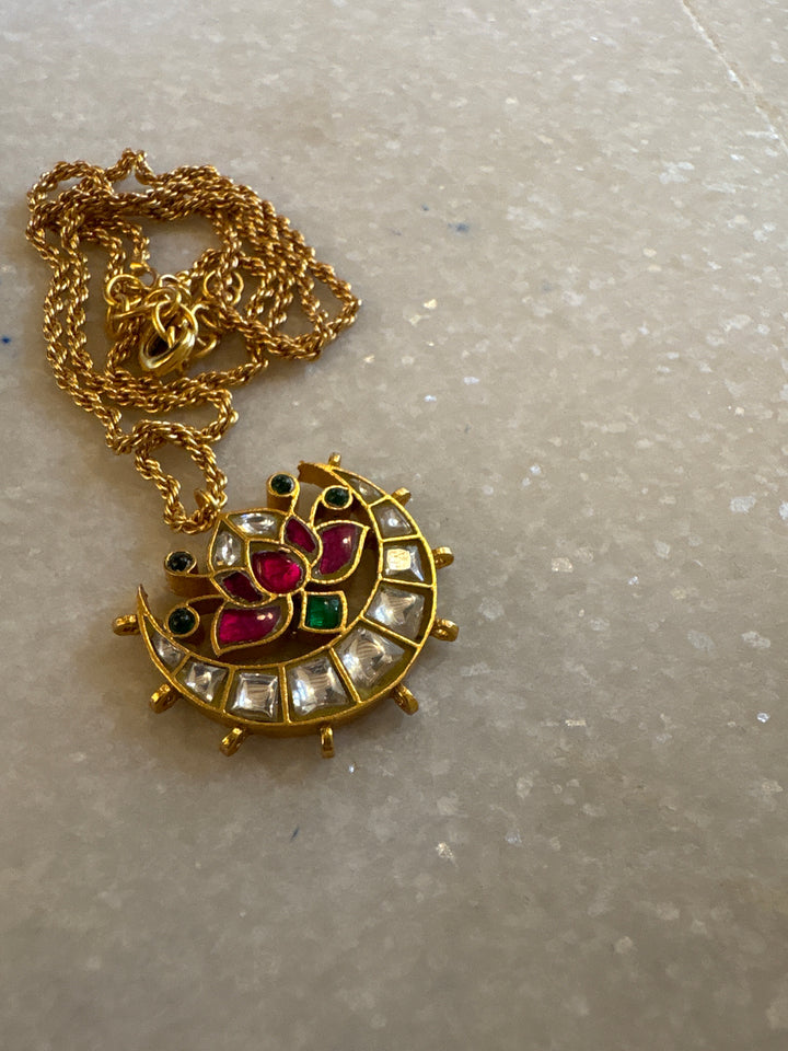 Dancing lotus necklace