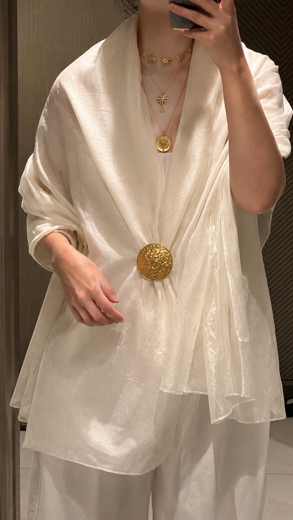 Crust brooch pin