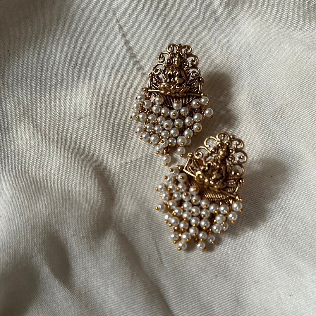 Gaurvi Pearl Earrings