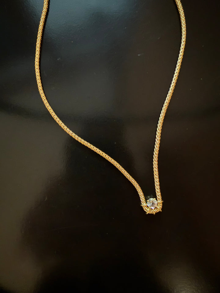 Elio prong necklace