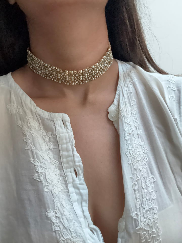 white flower pearl choker necklace