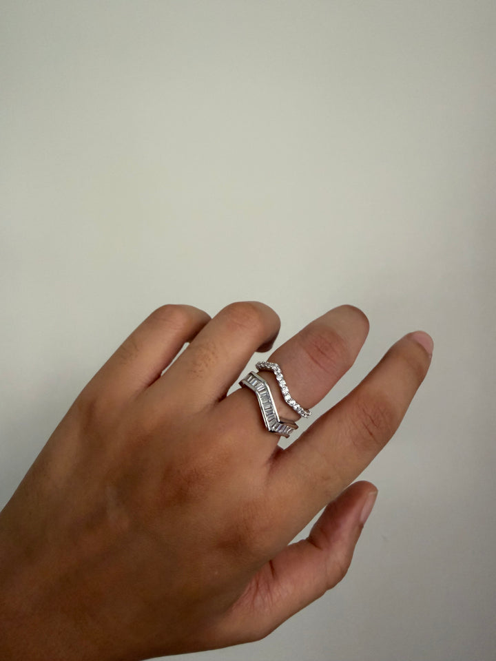 Zig zag diamond ring