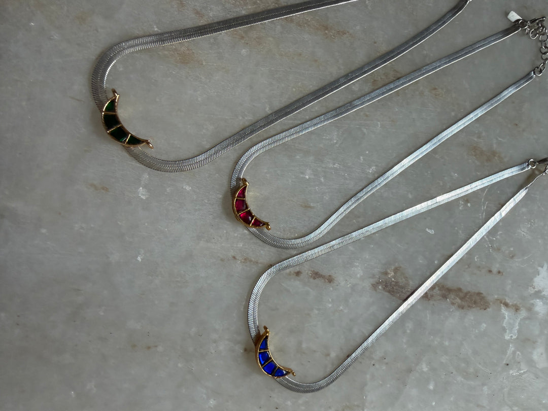 Arc choker necklace