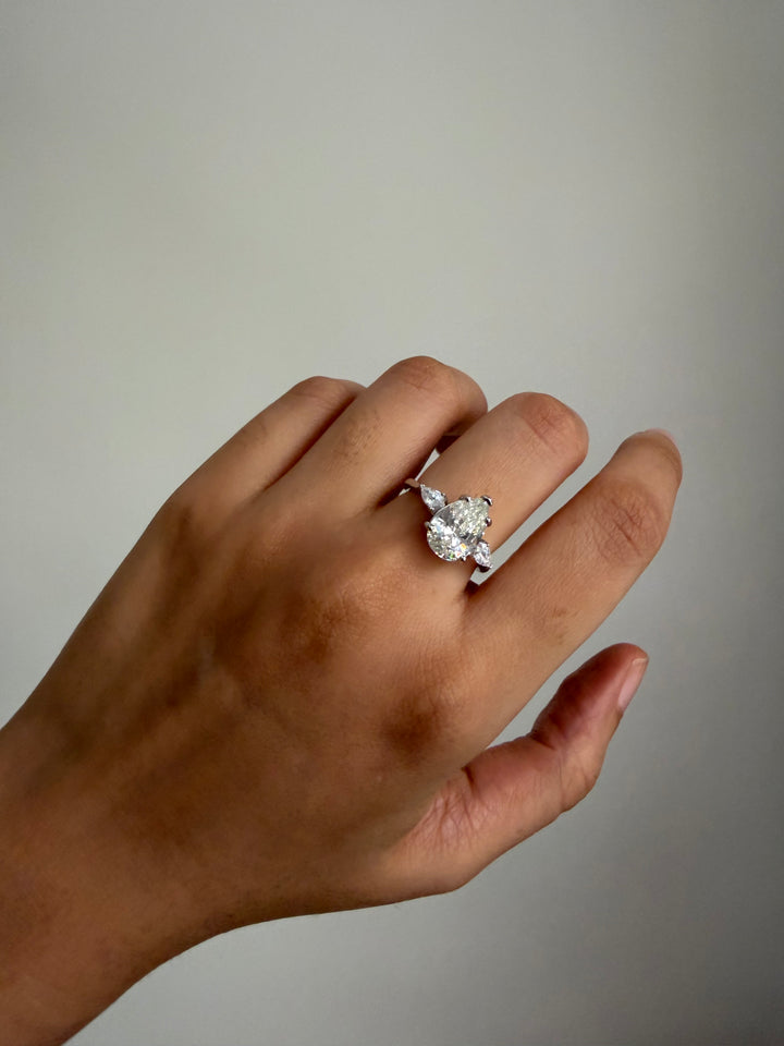 Drop shaped diamond ring
