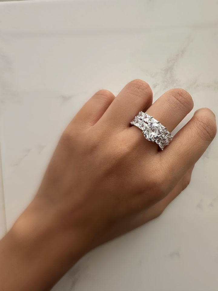 Stackable solitaire ring