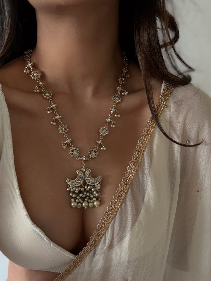 Chaand necklace