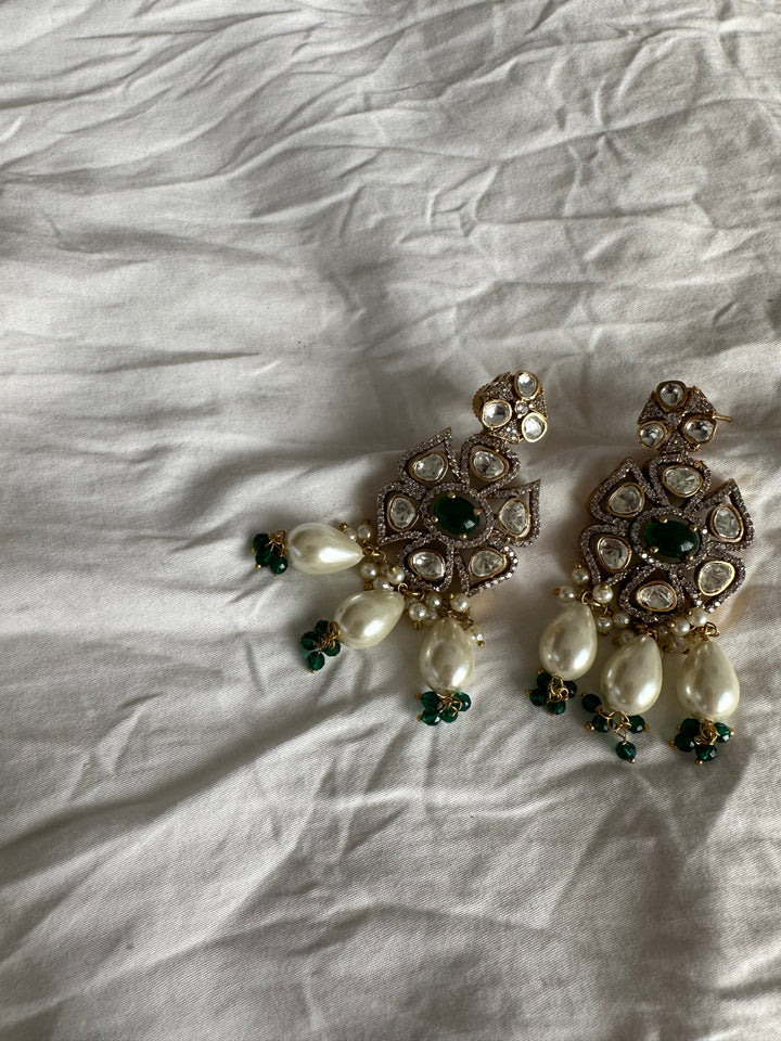 Tager Green Earrings