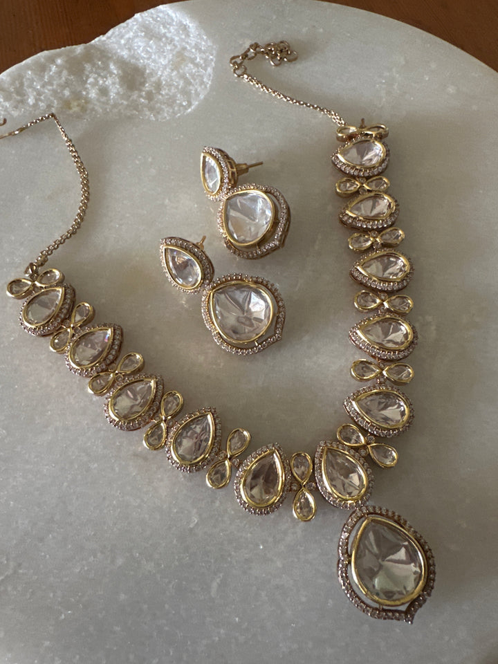 Maria vict necklace set