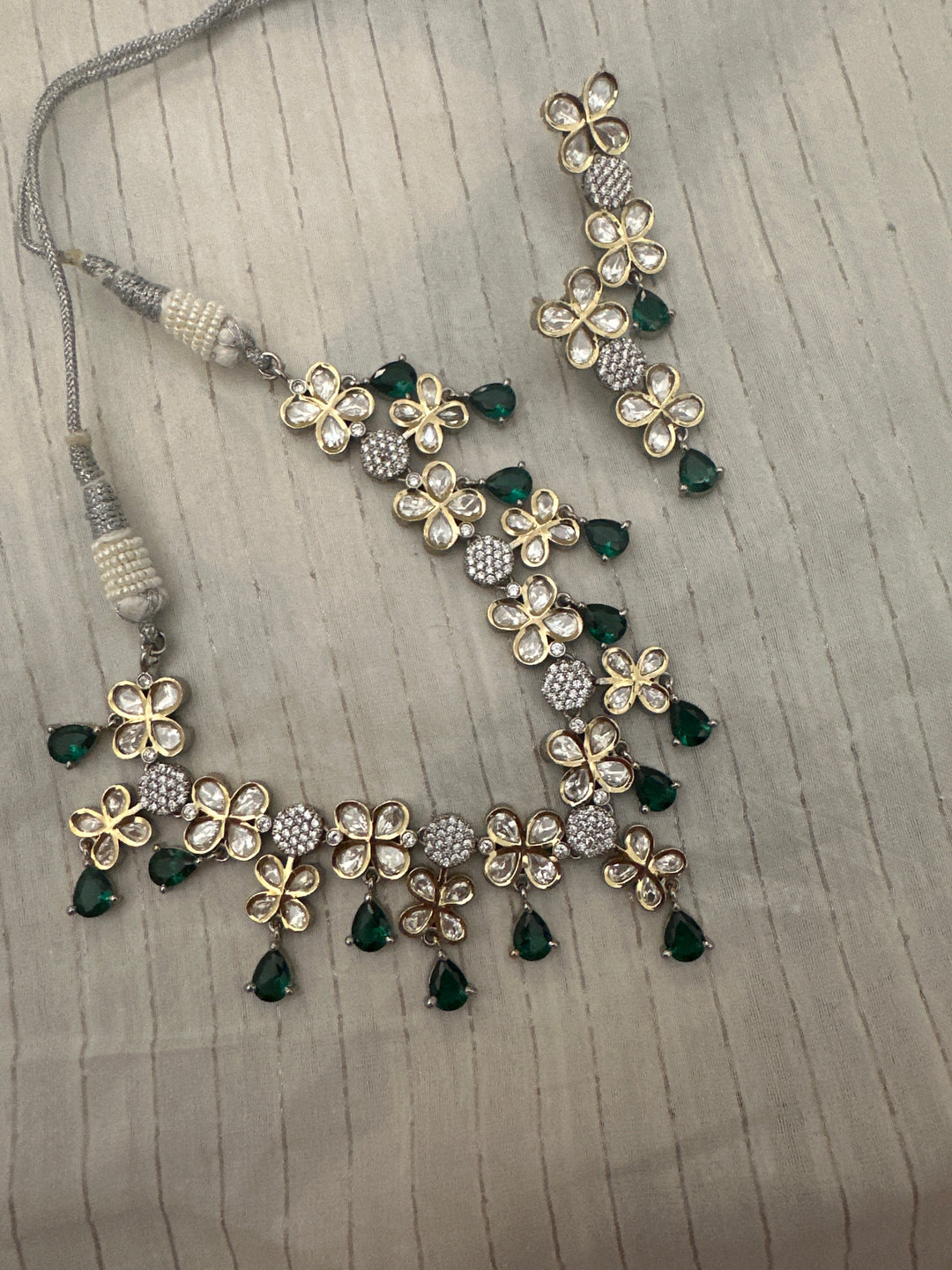 Bhav 6 petal necklace set