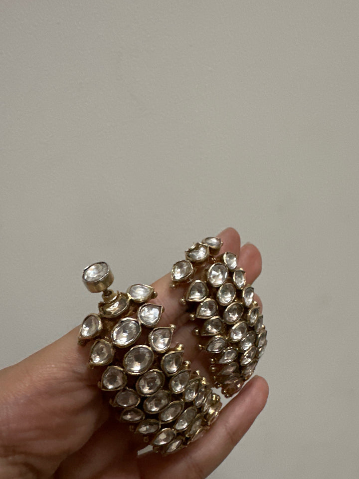 Flexible kundan bracelet