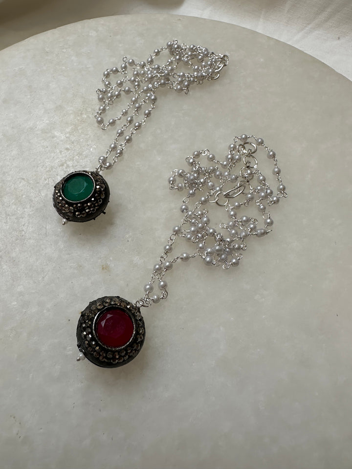 Victoria motif strand necklace