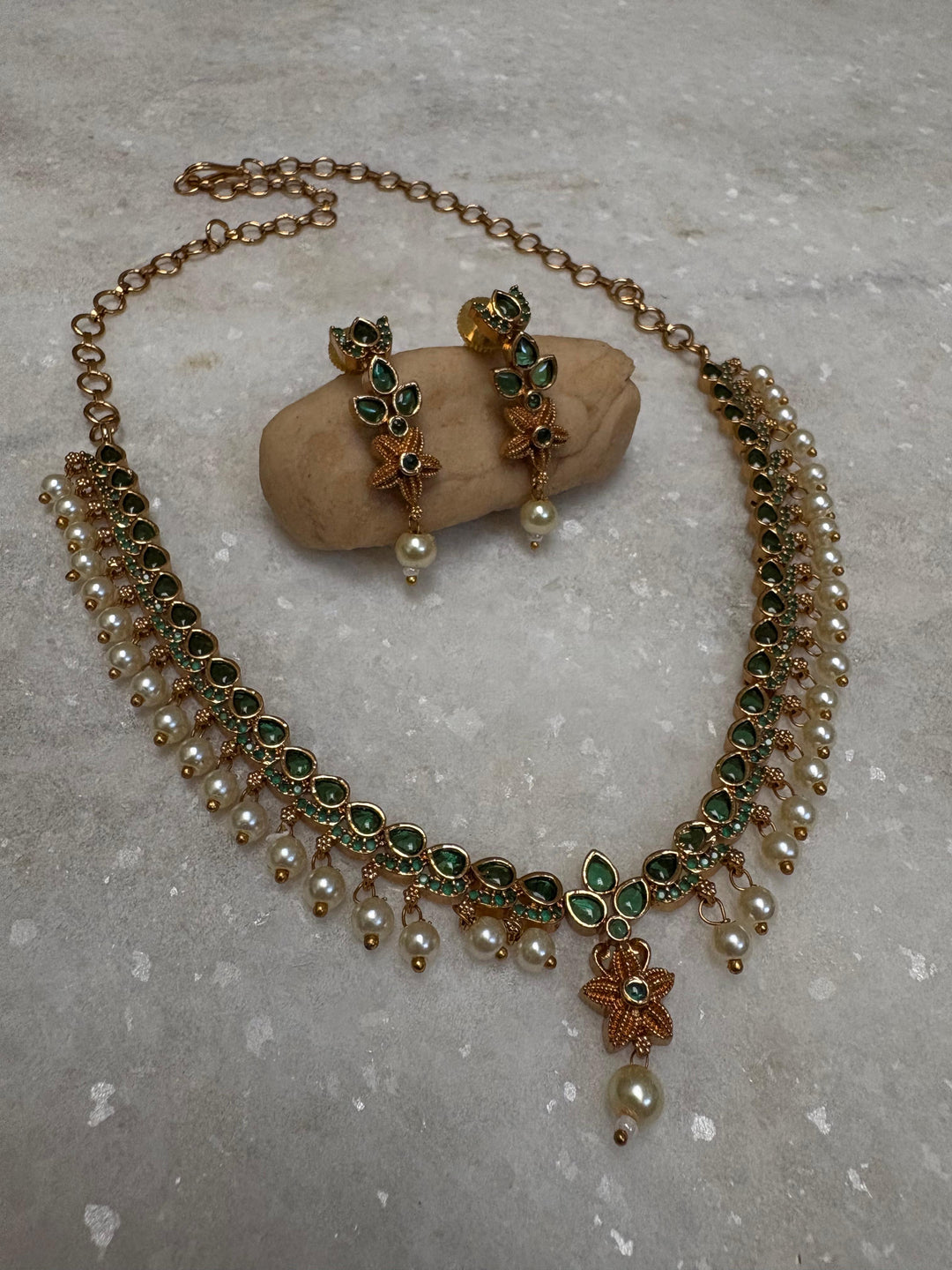 Pink temple delicate necklace set