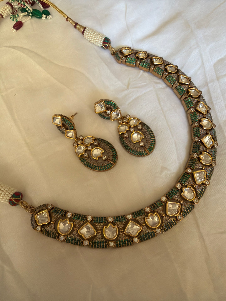 Aron petal necklace set