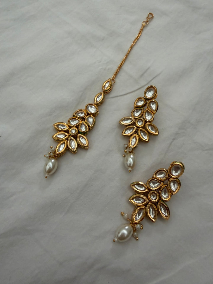 Petal set of tikka and earring