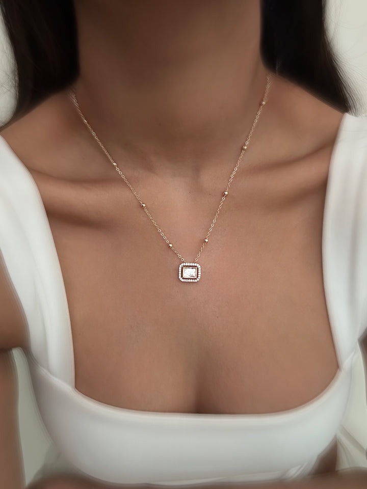 Gifting necklace set