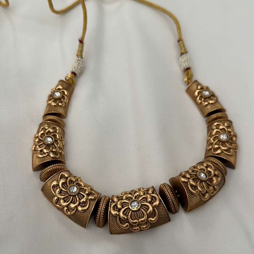 Vinti Necklace