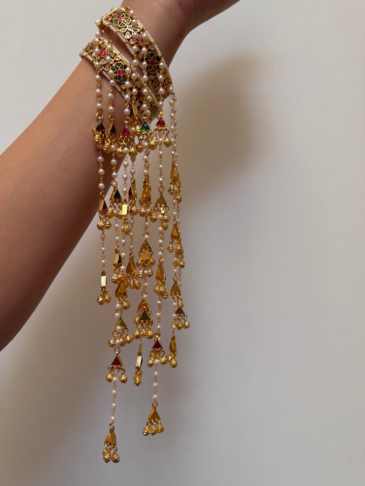 Pair of hanging bangle bracelet