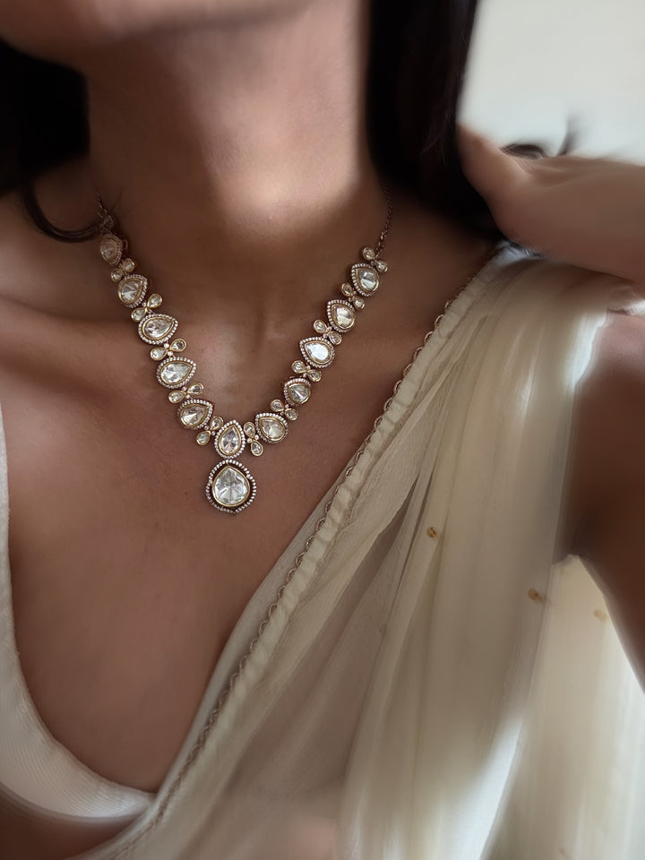 Maria vict necklace set