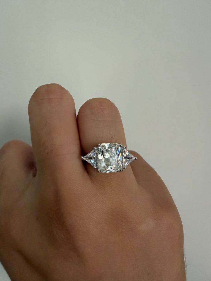 Diamond square ring