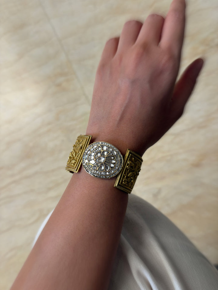 Sahan oval cuff bracelet