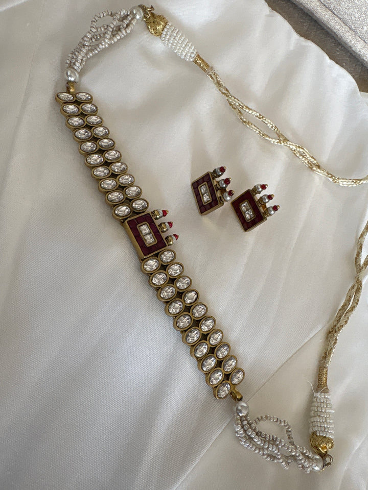 Sleek choker necklace set