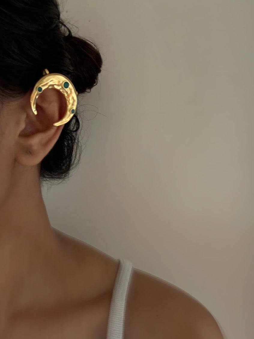 Midnight clasp ear cuff