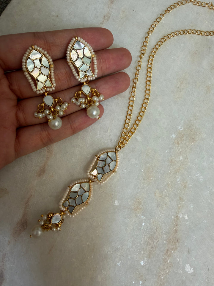 Fish plates necklace