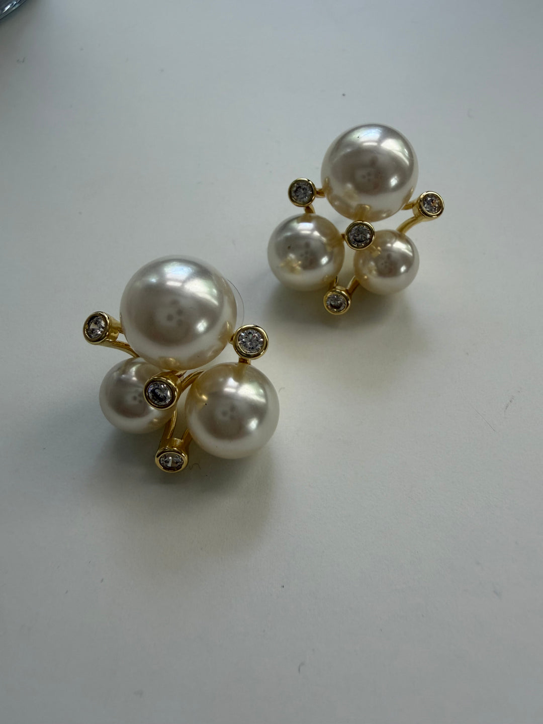 Pearl clout earring