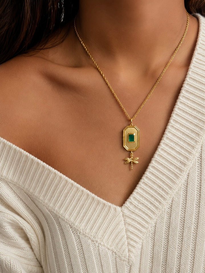 Buren fly necklace