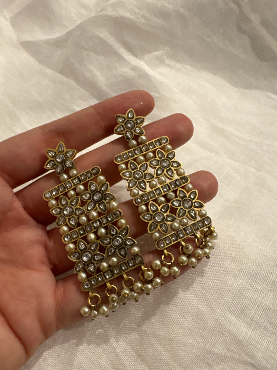 white flower pearl choker necklace