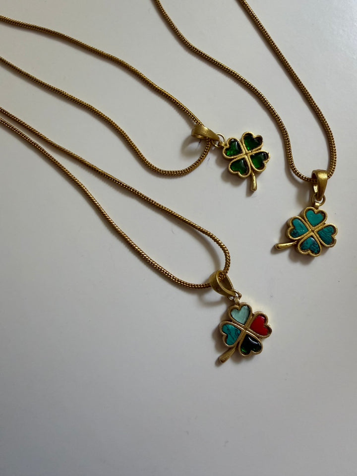 Puppy flower necklace