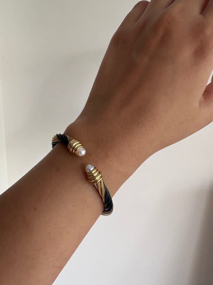 Madison black gold bracelet