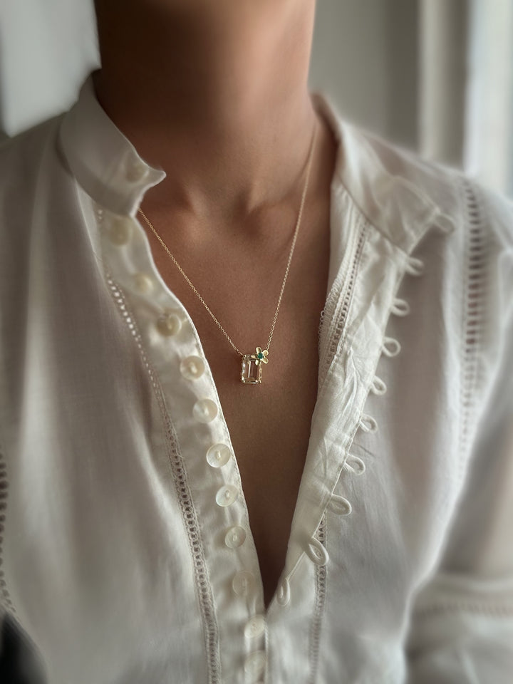 Poppy pendant necklace