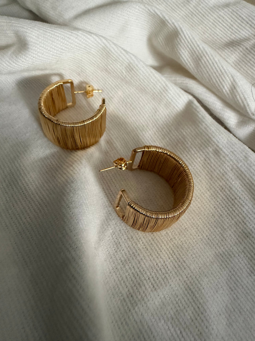 Wired classic hoo earring