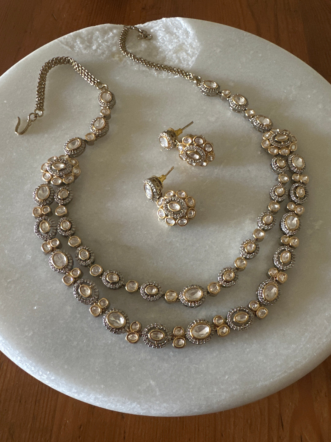 Victoria roma necklace set