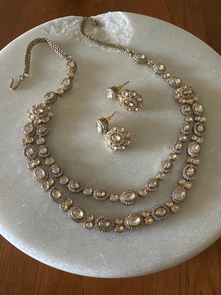 Victoria roma necklace set