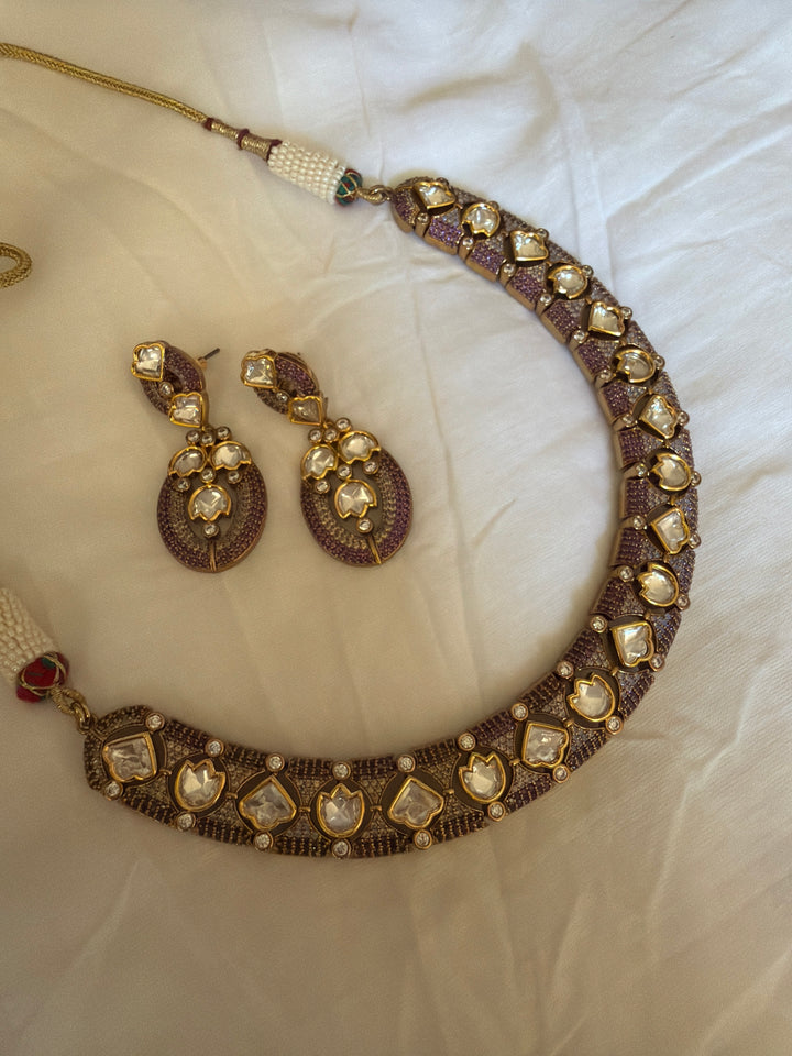 Aron petal necklace set