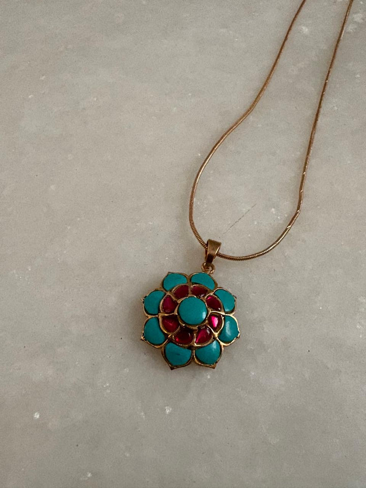Turqoise lilly necklace