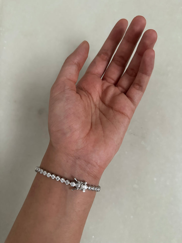 Round tennis bracelet