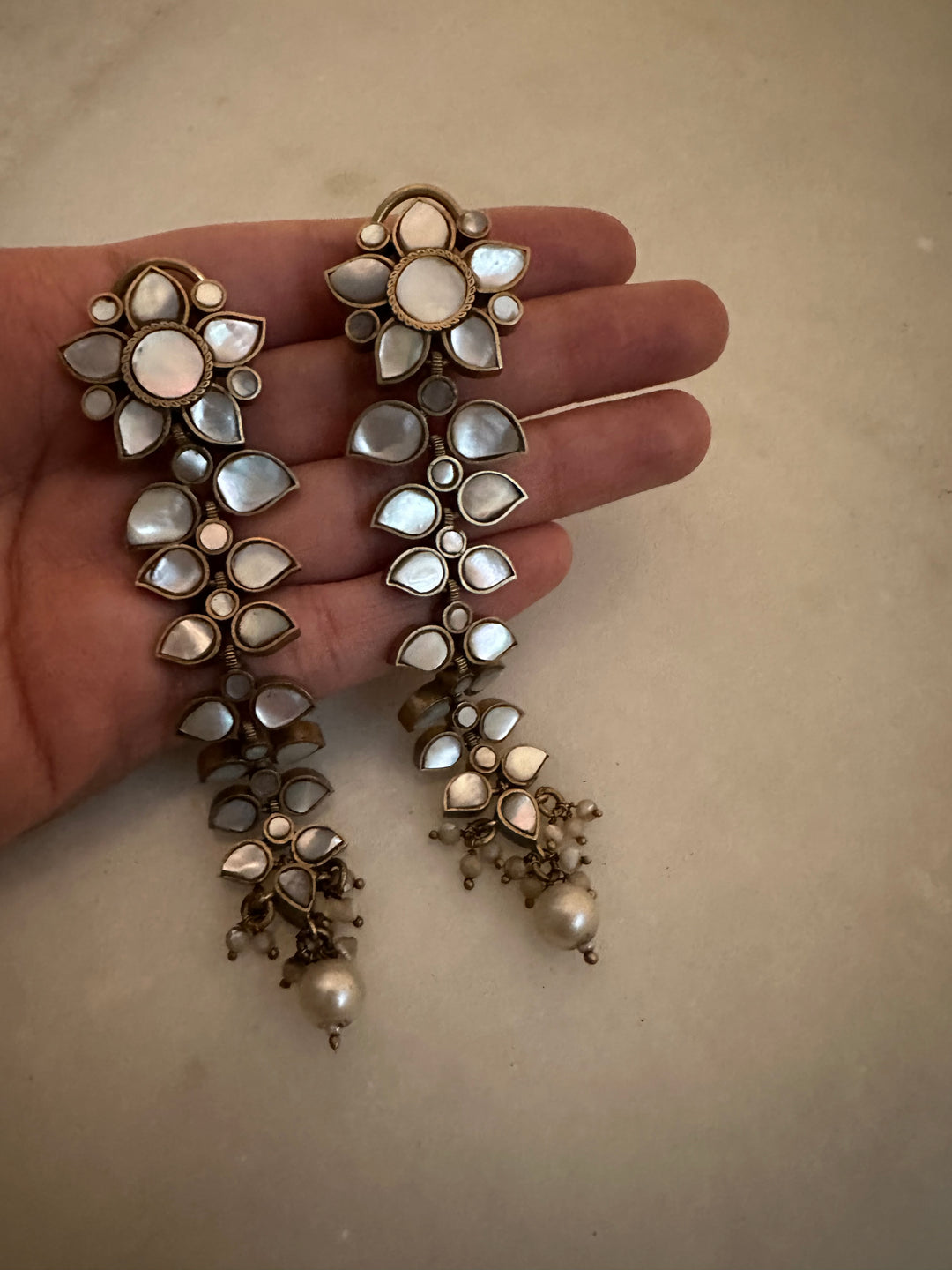 Mop lilly long earrings