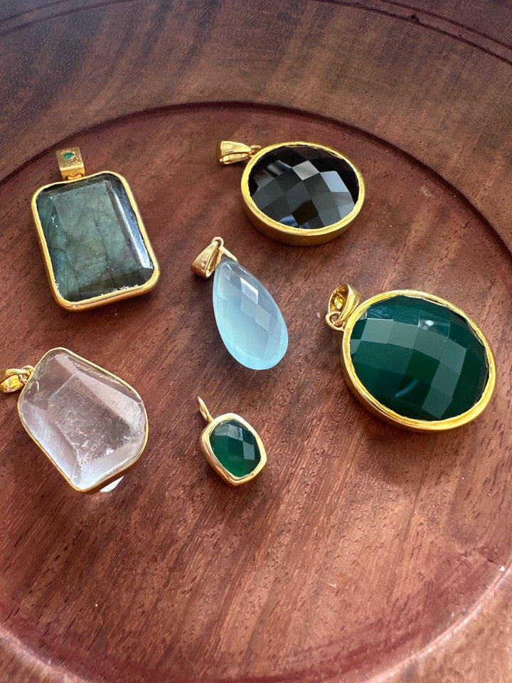 Natural stone pendant necklace