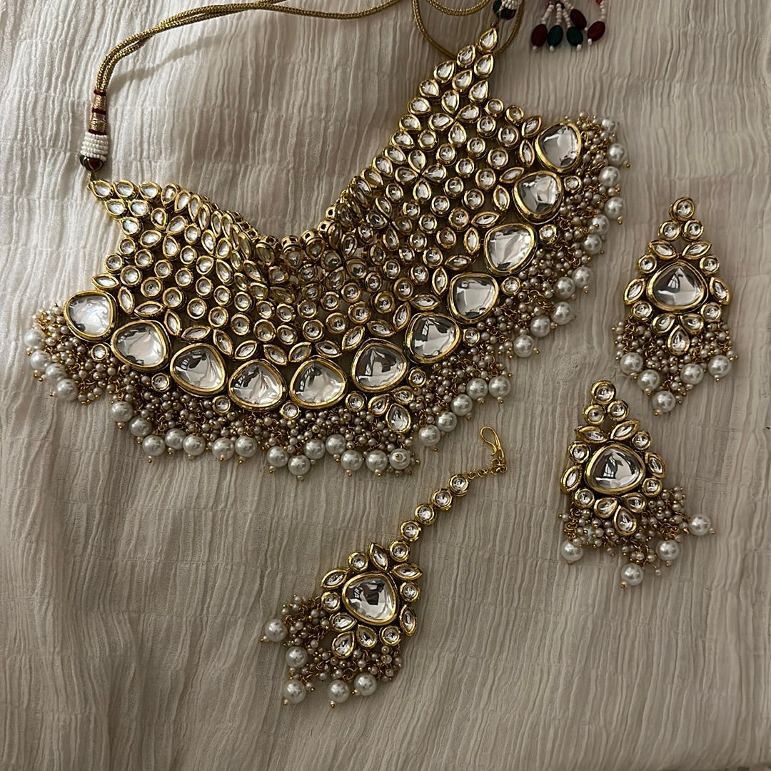 Ikka Necklace Set