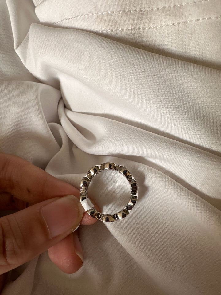 Round stackable ring