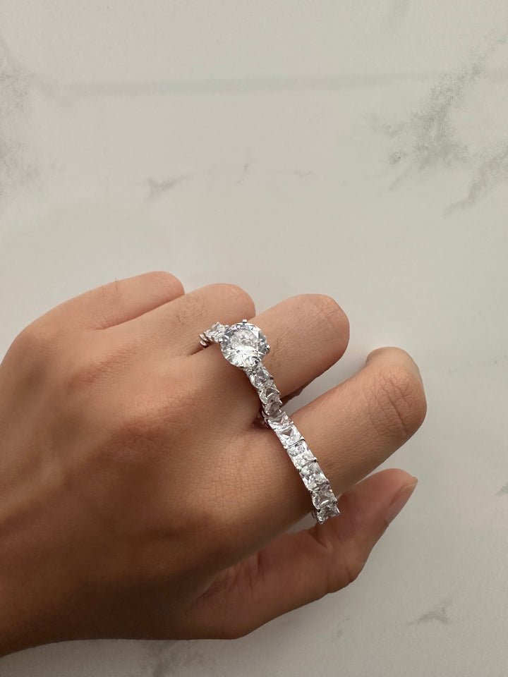 Stackable solitaire ring