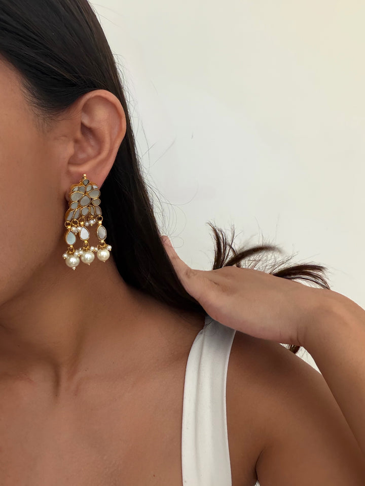 Milky flower earrings