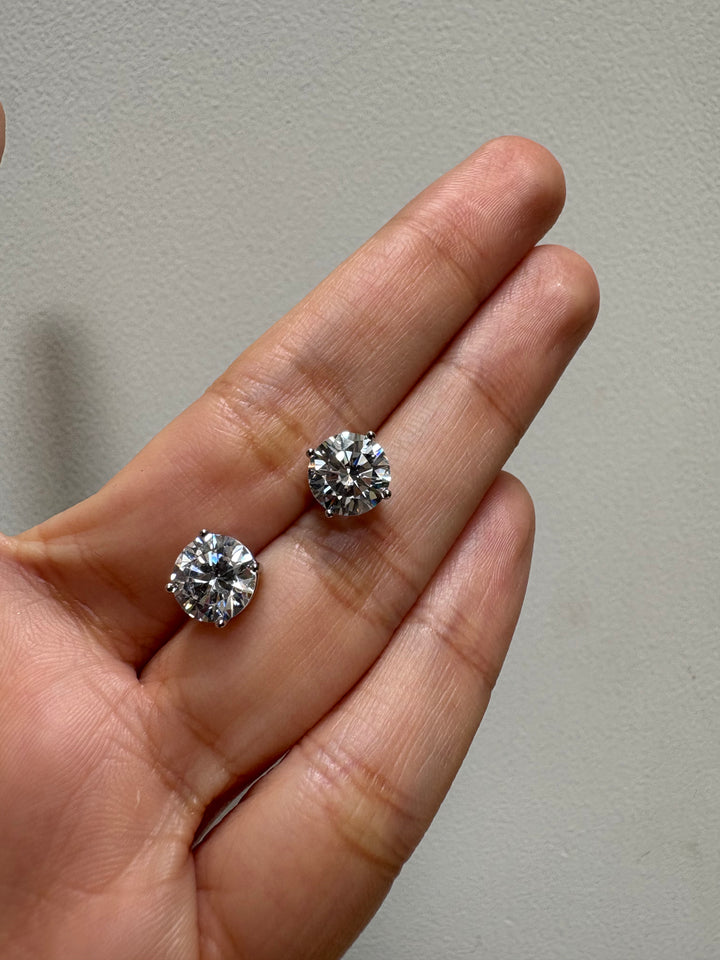 Solitaire stud earrings