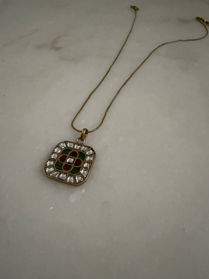 Chokor pendant necklace